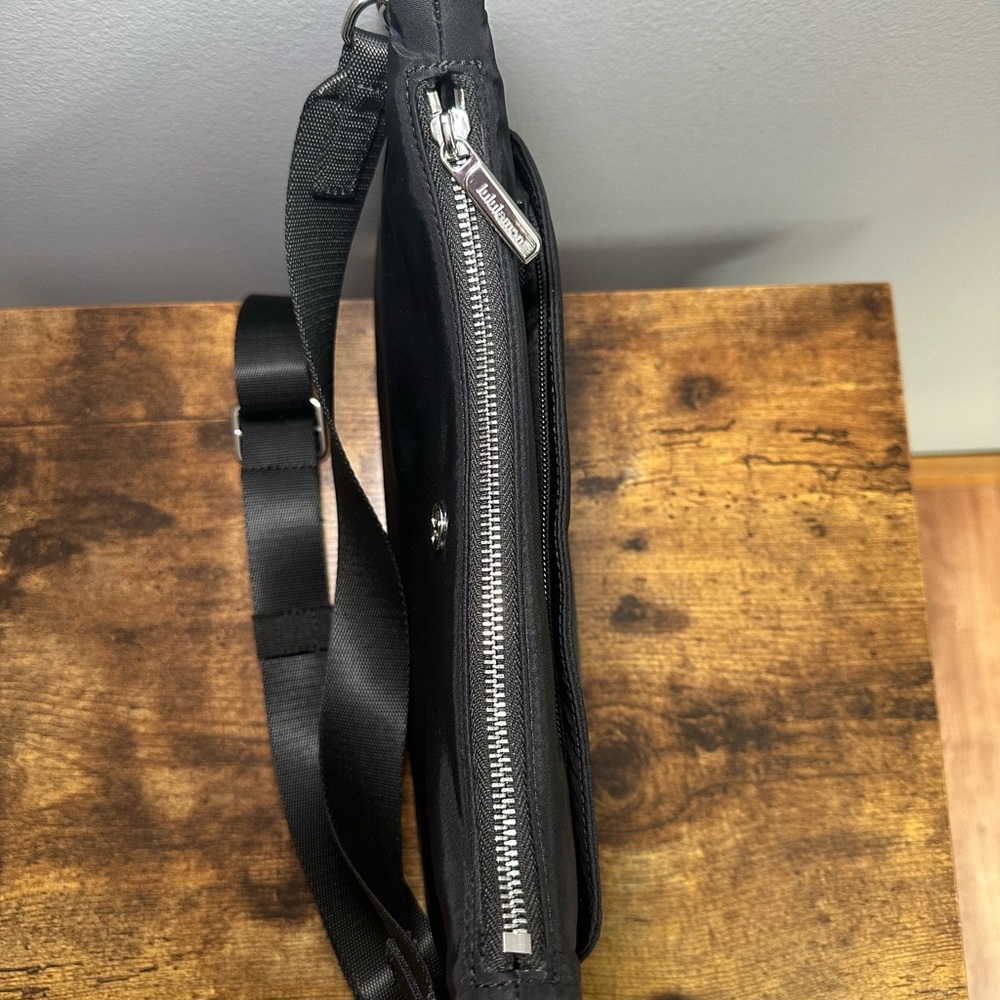 Lululemon City Essentials Small Shoulder Bag - Picture 7 of 14